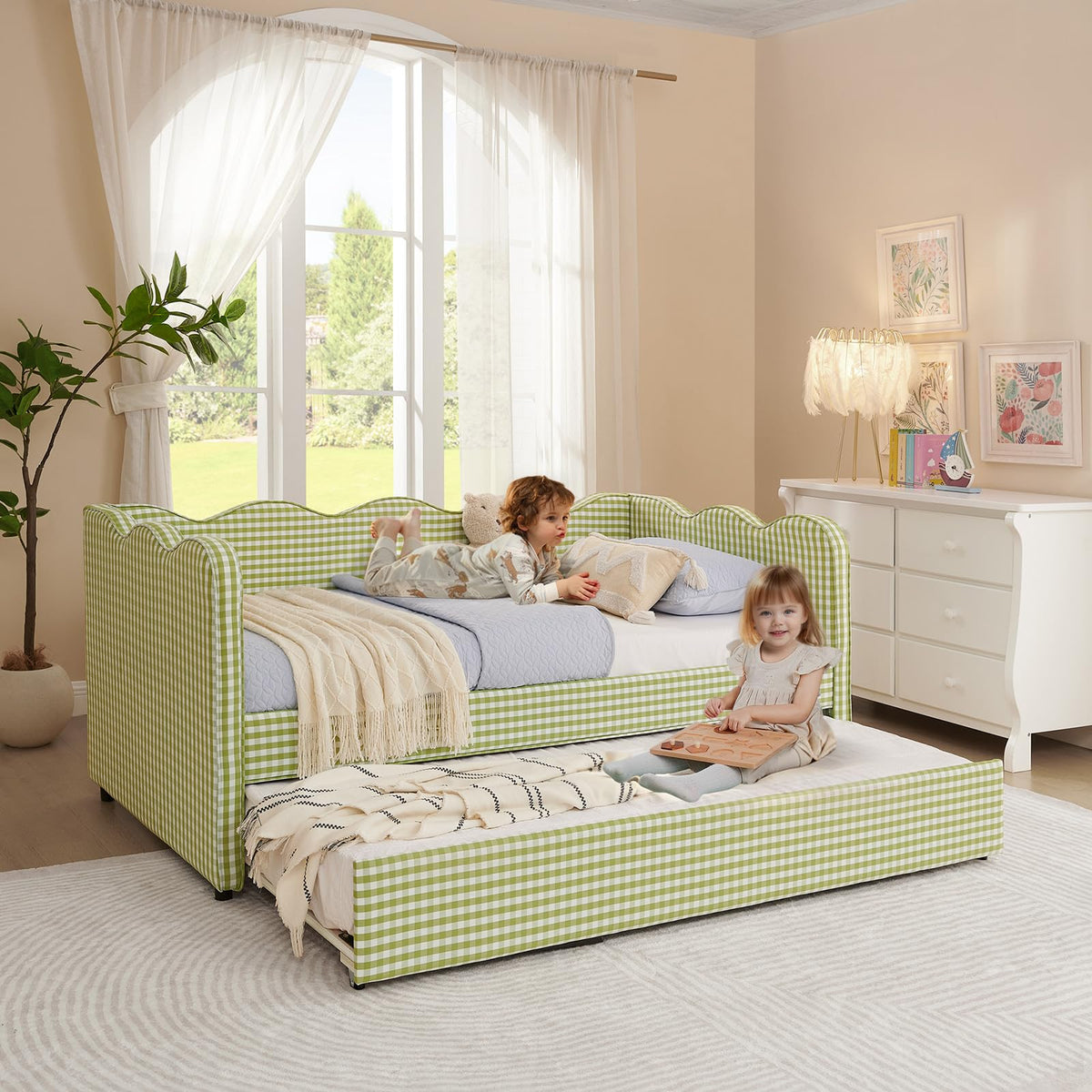 81-inch Twin to King Size Gingham Linen Upholstered Daybed with USB Charging Ports B310847